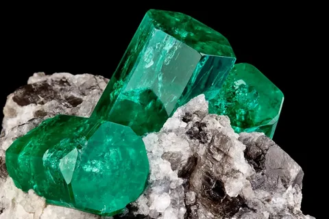 بهترین نگین زمرد معدنی اصلا + قیمت خرید عالی